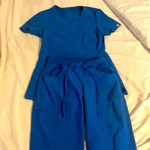 Infinity royal blue scrubs in great condition.